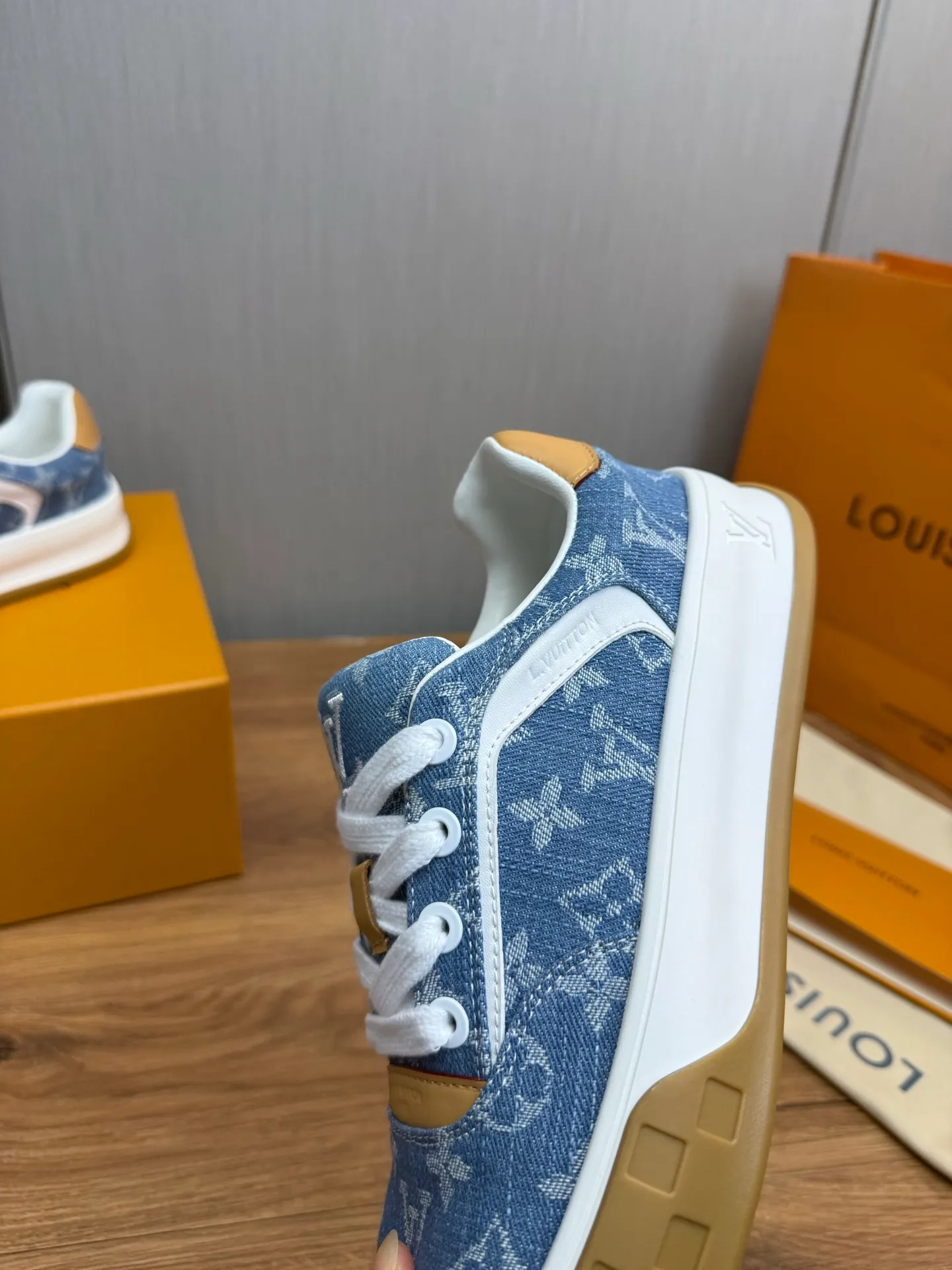 Men's shoes 620💰 Lv. Top purchasing agent🇮🇹 Louis Vuitton, sports sneakers counter synchronization, uppers imported from Italy, high-quality splicing and complex handicrafts, imported mesh pads are soft and comfortable, soles: original factory special soles, TPU exclusive movable molded soles super comfortable, original factory single goods, 🔍🔍high quality, you can enter and exit the counter at will, welcome to compare, code number 38-44 (customized 38.45)